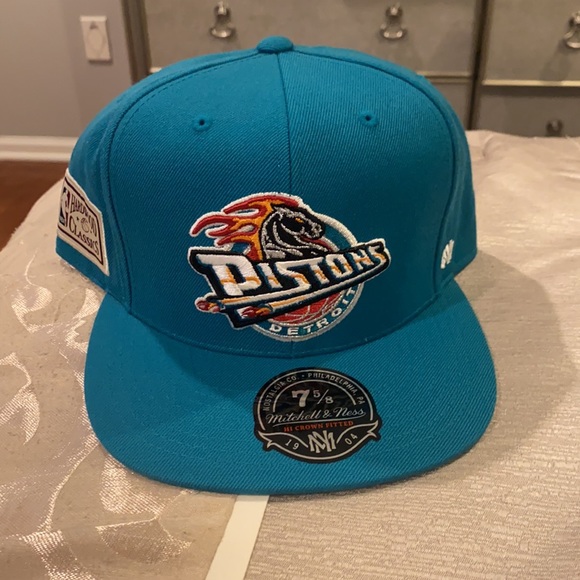 Brand new Detroit Pistons NBA fitted Hat - Picture 4 of 5